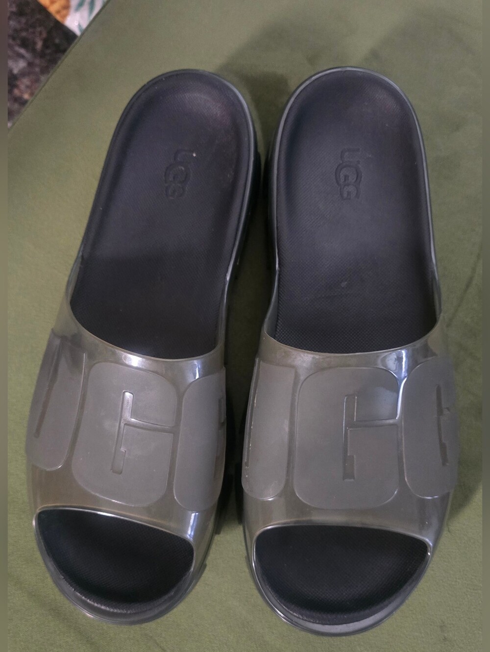 UGG Olive Colored YEAH Jelly Slide Sandals Womens Sz 9 EUC